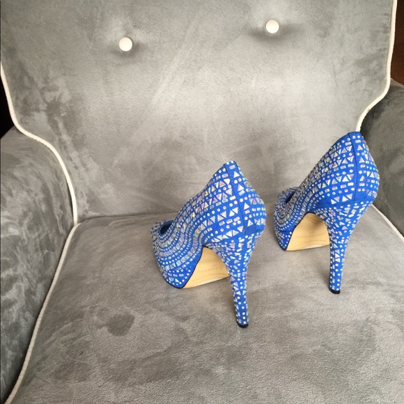 Enzo Angiolini blue bedazzled pumps - Picture 2 of 3